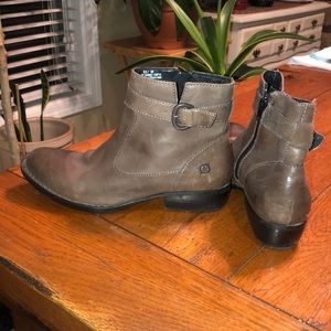 Women’s like-new BORN Booties size 8.5